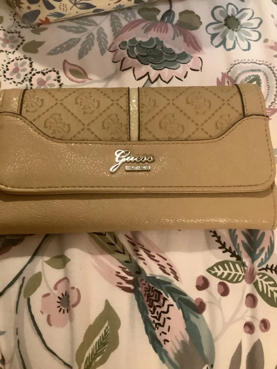 Guess purse - Image 1
