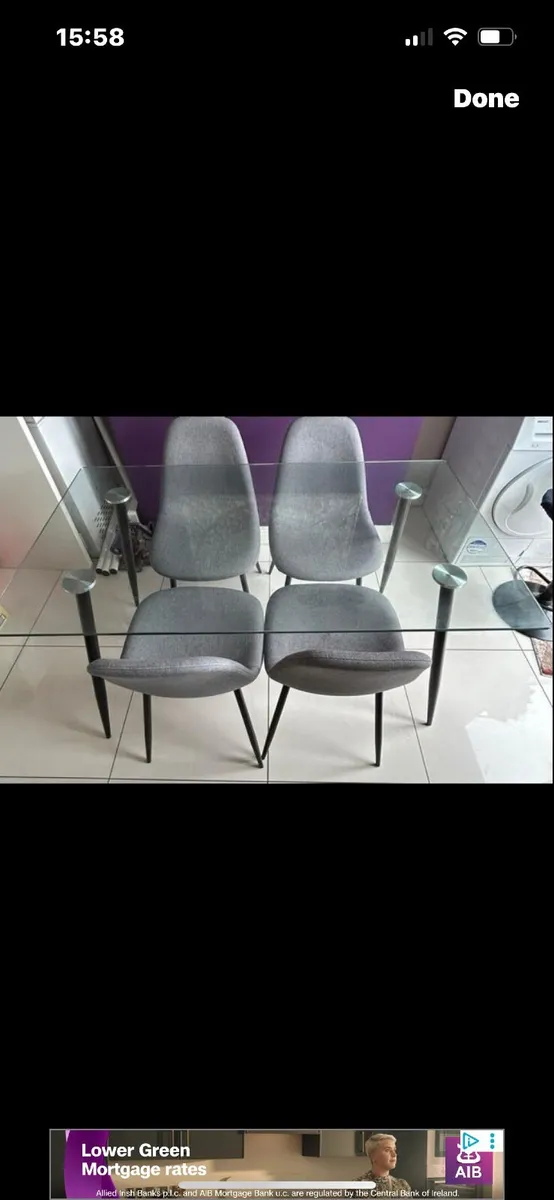 Table and chairs - Image 1