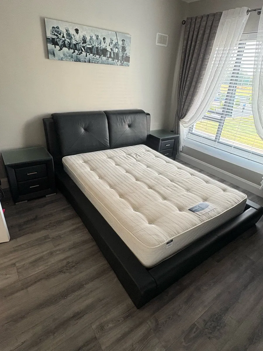 Bedroom suite - Image 1
