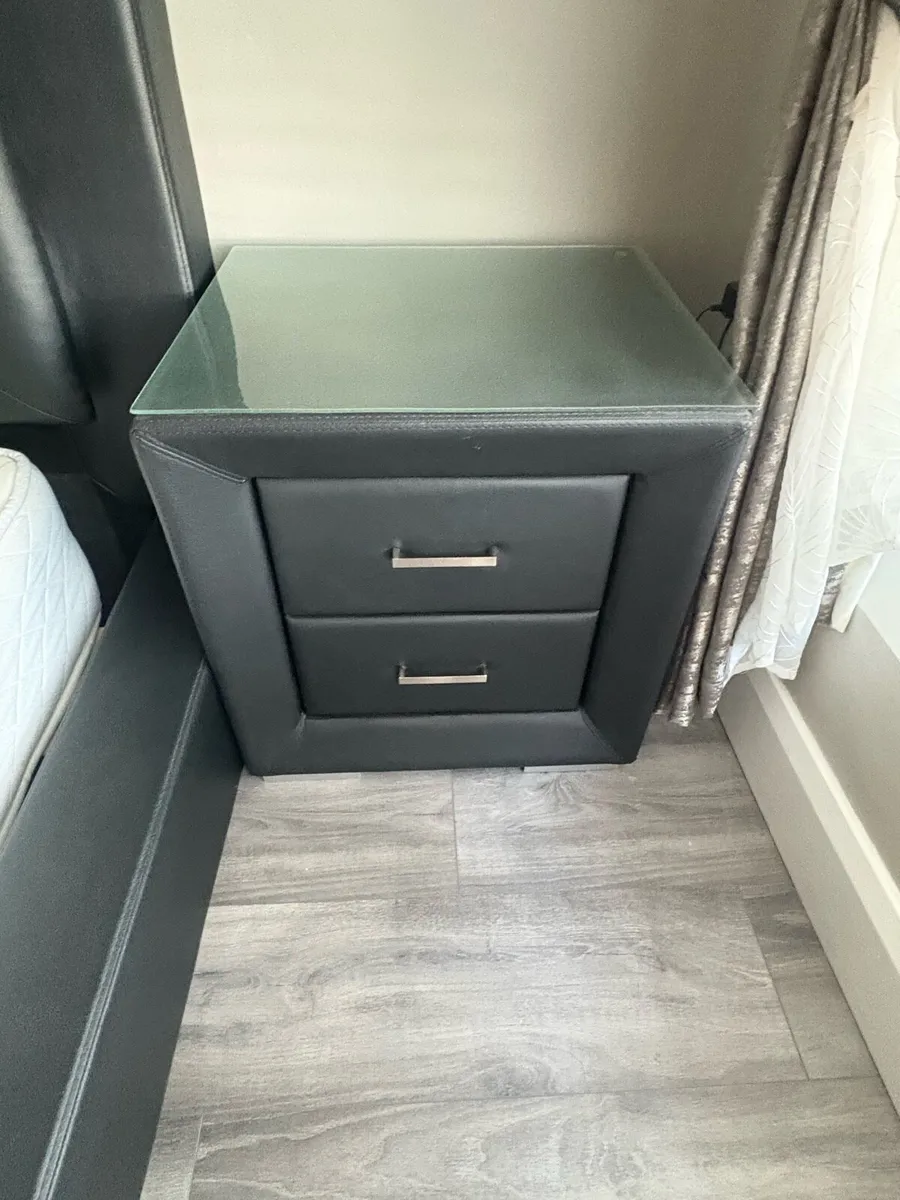 Bedroom suite - Image 3