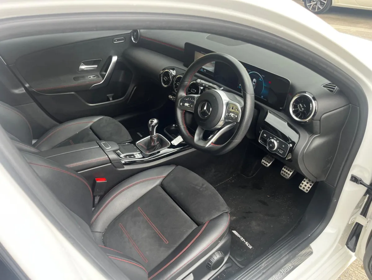 Mercedes-Benz A-Class A160 5DR MANUAL - Image 4