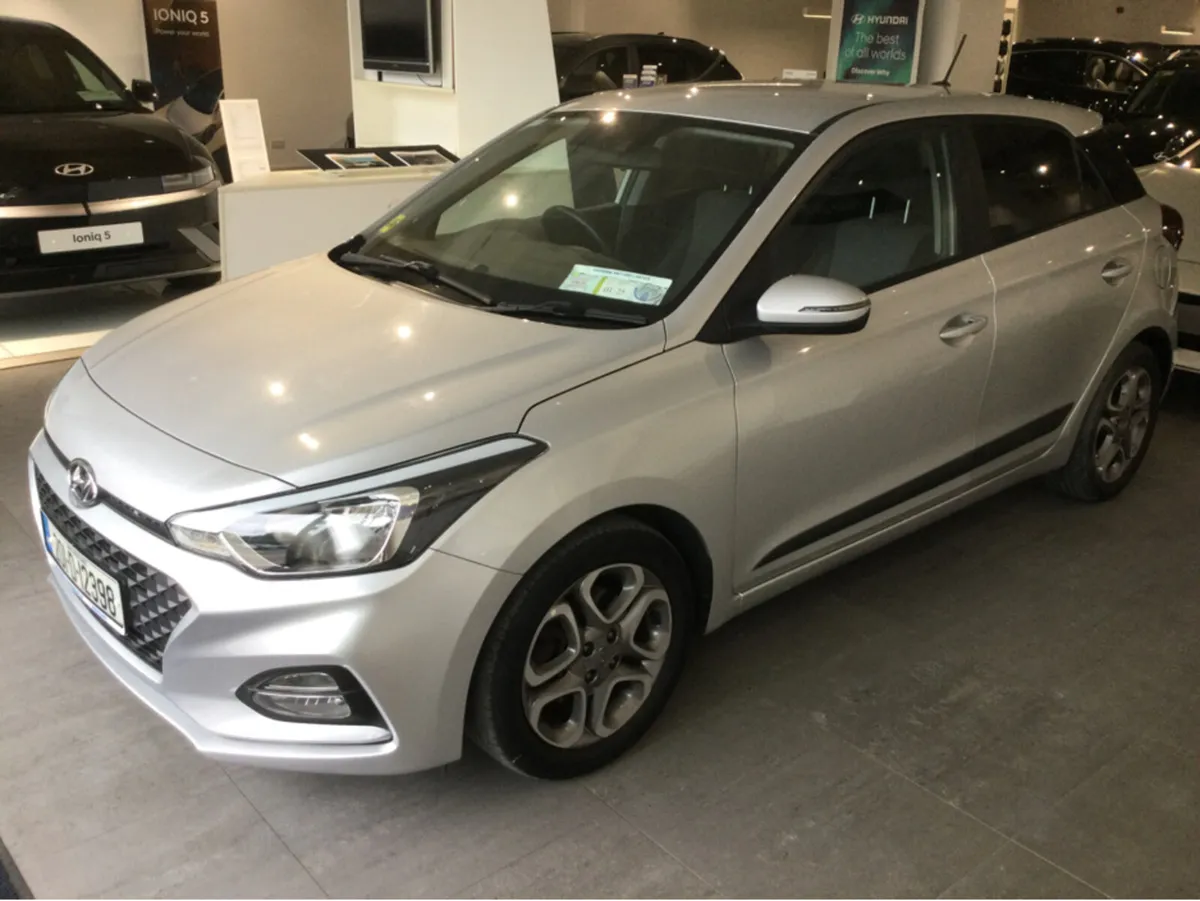 Hyundai i20 DELUXE AUTOMATIC - 1 Owner - Low Milea - Image 3