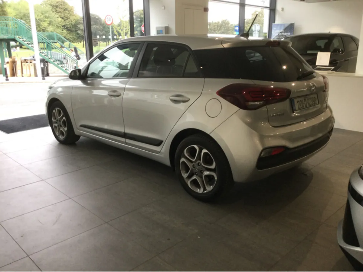 Hyundai i20 DELUXE AUTOMATIC - 1 Owner - Low Milea - Image 4
