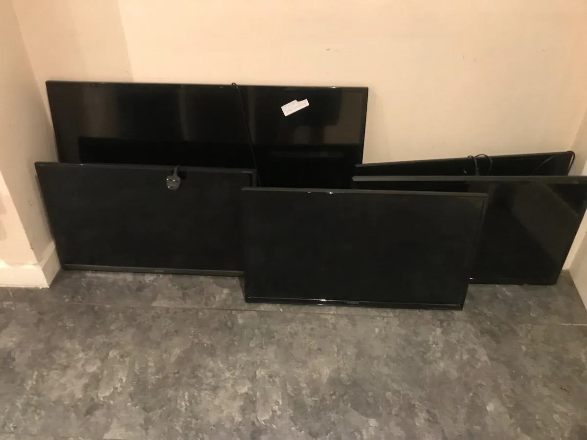 5 TVs all working - Image 1