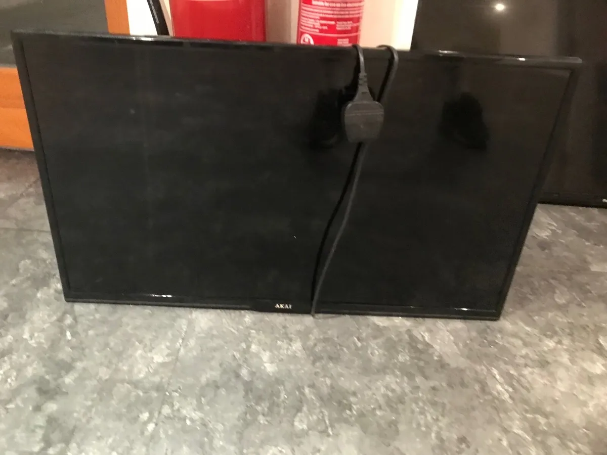 5 TVs all working - Image 2