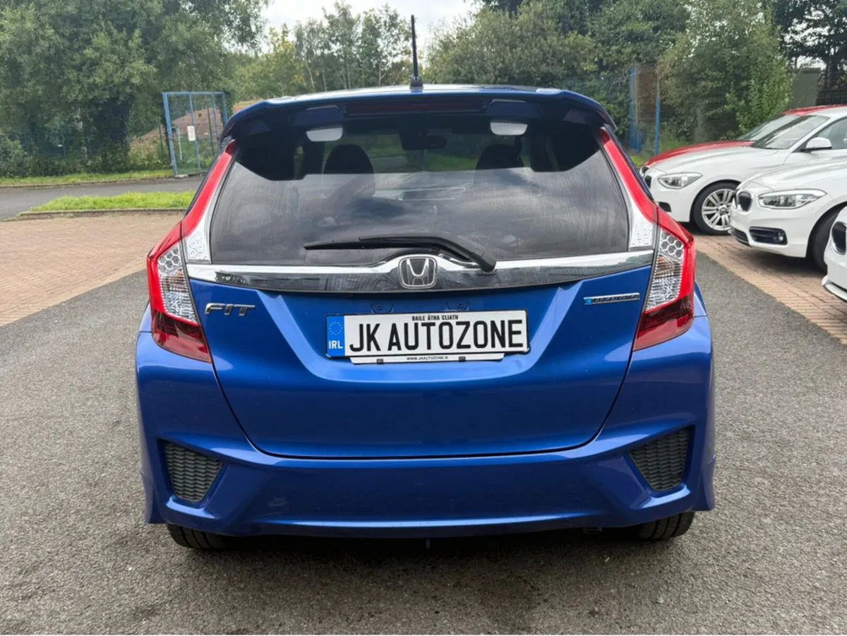 Honda Fit 1.5 HYBRID S PACKAGE - Image 4