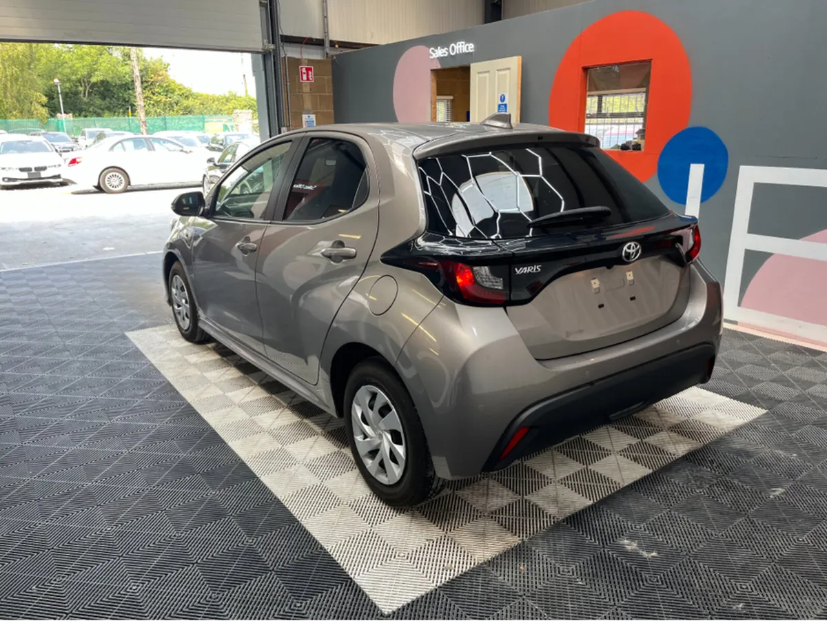 Toyota Yaris 1.0 PETROL / 22k KMs / REVERSE CAMERA - Image 4