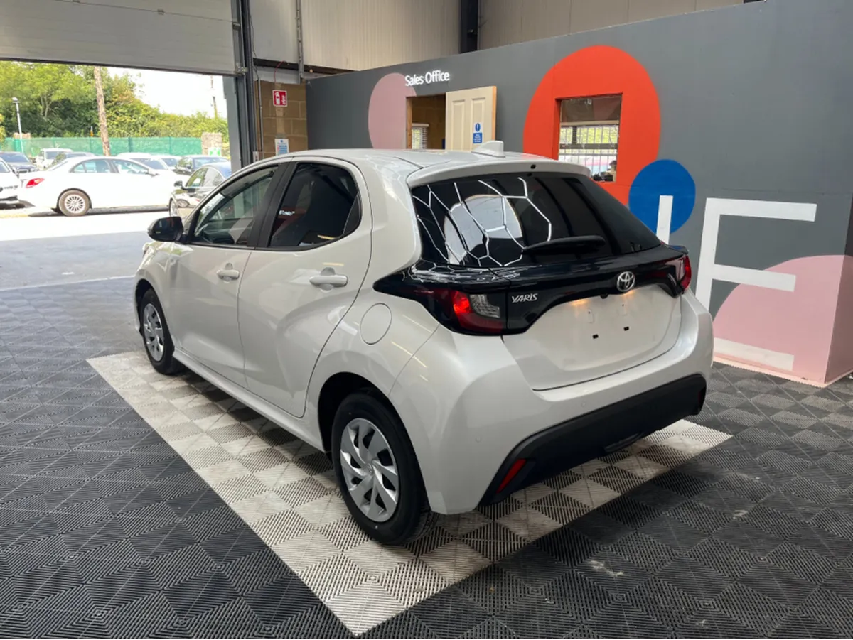 Toyota Yaris 1.0 PETROL  15k KMs / REVERSE CAMERA - Image 4
