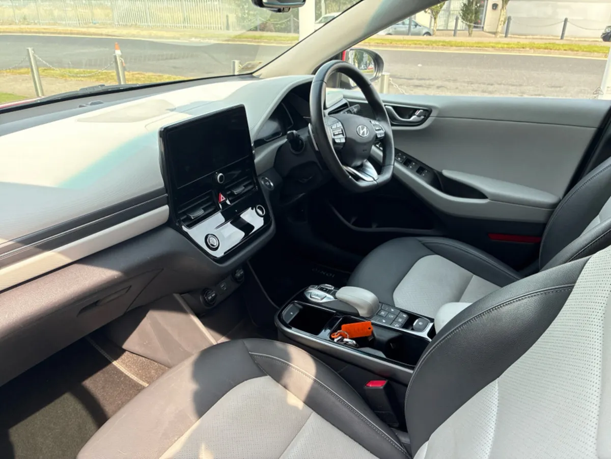 Hyundai IONIQ EV PREMIUM 5DR AUTO - Image 3