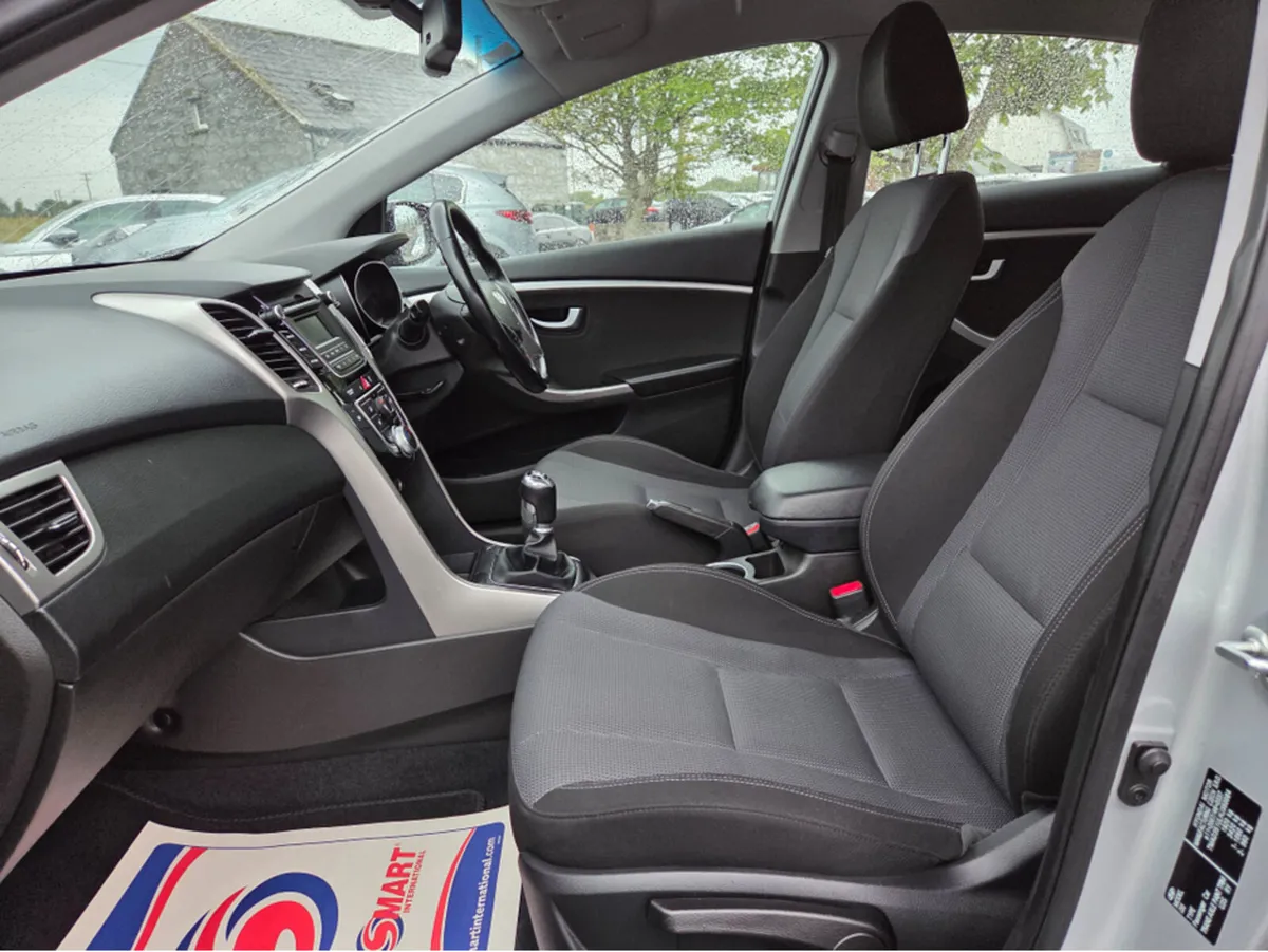 Hyundai i30 SE 110PS 5DR - Image 3