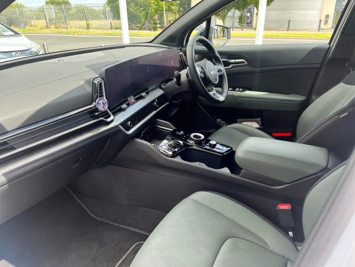 Kia Sportage PHEV ANNIVERSARY EDITION **5 Years Fr - Image 4