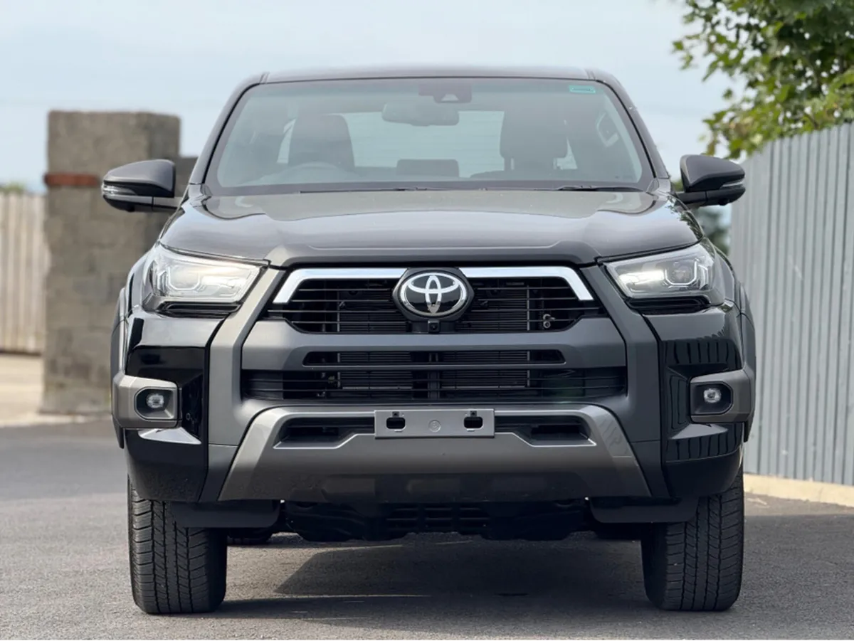 Toyota Hilux RARE INVINCIBLE X MHEV 4 4WD - Image 3