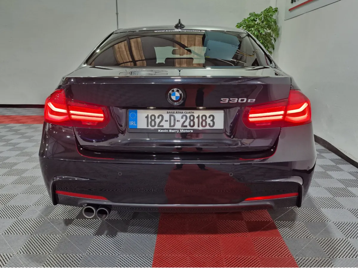 BMW 3-Series 330E M SPORT SHADOW EDITION AUTOMATIC - Image 3