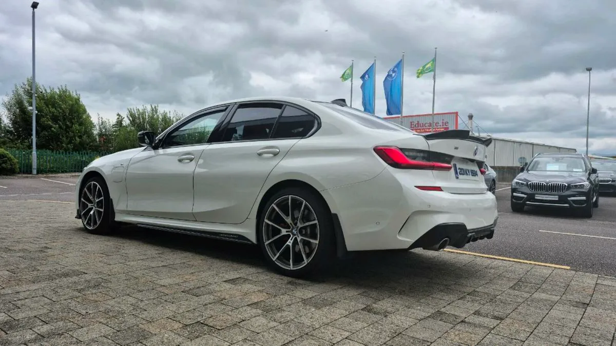 BMW 330E M-SPORT *HIGH SPEC* 292BHP - Image 3