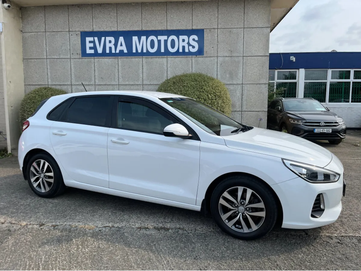 Hyundai i30 DELUXE 1.6 DIESEL //REVERSE CAMERA// - Image 2