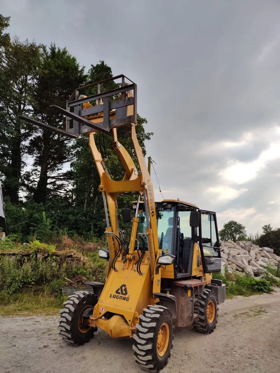 Small Loader - Image 1
