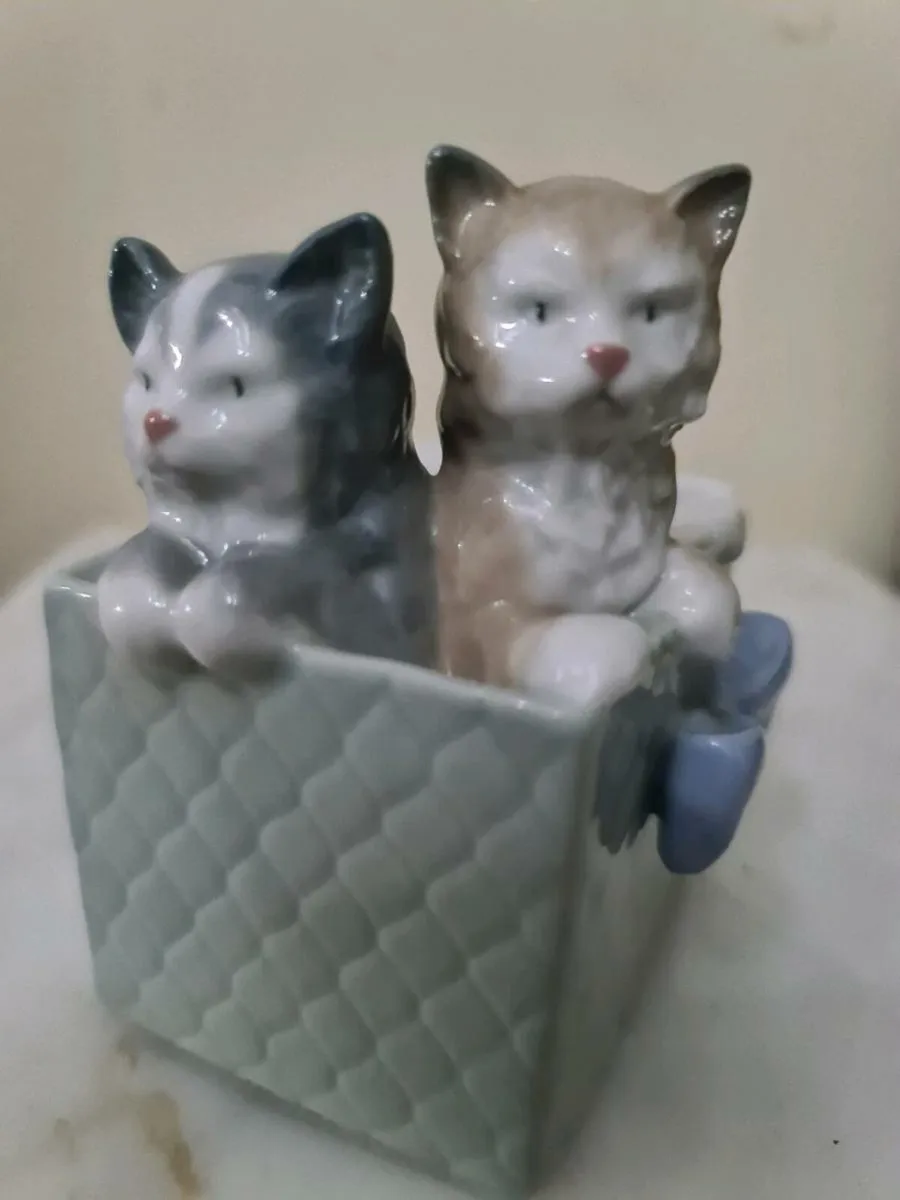 Lladro kittens in a basket - Image 1
