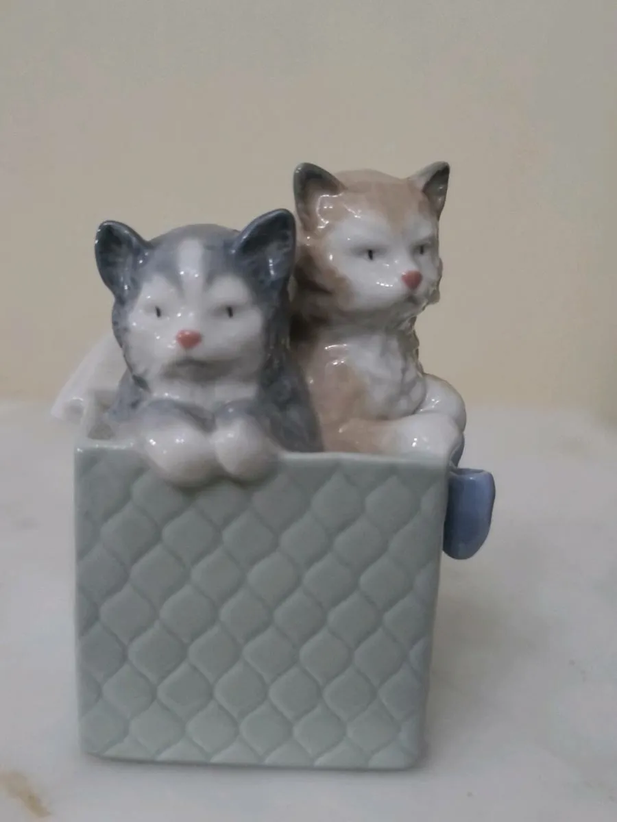 Lladro kittens in a basket - Image 2