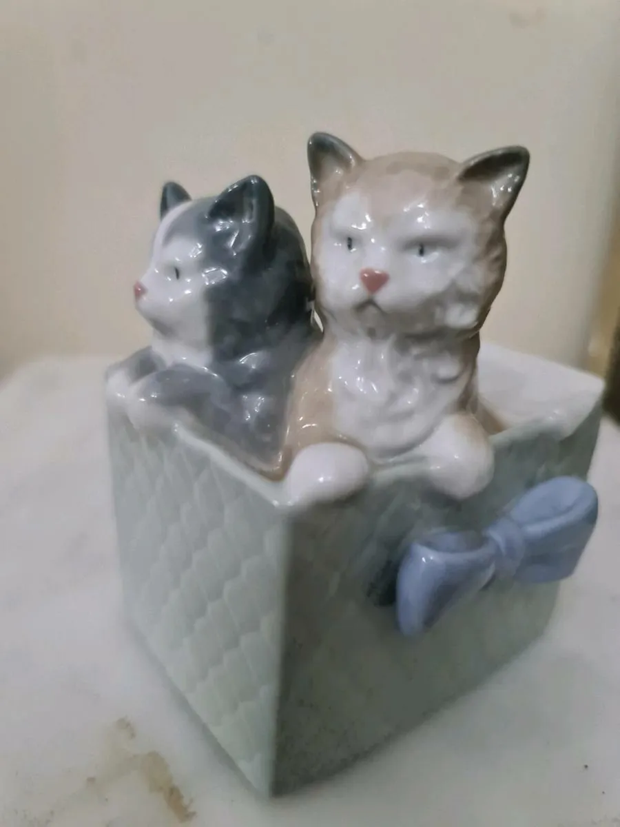 Lladro kittens in a basket - Image 4