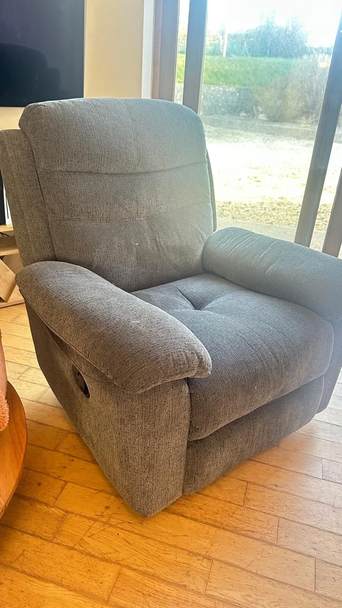 Sofa and recliner chairs - Image 2