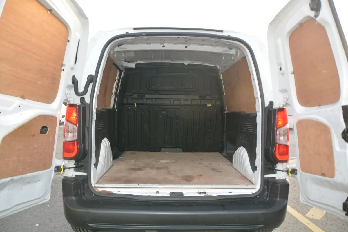 Opel Combo 3 Seats Dealer Service History - Image 2