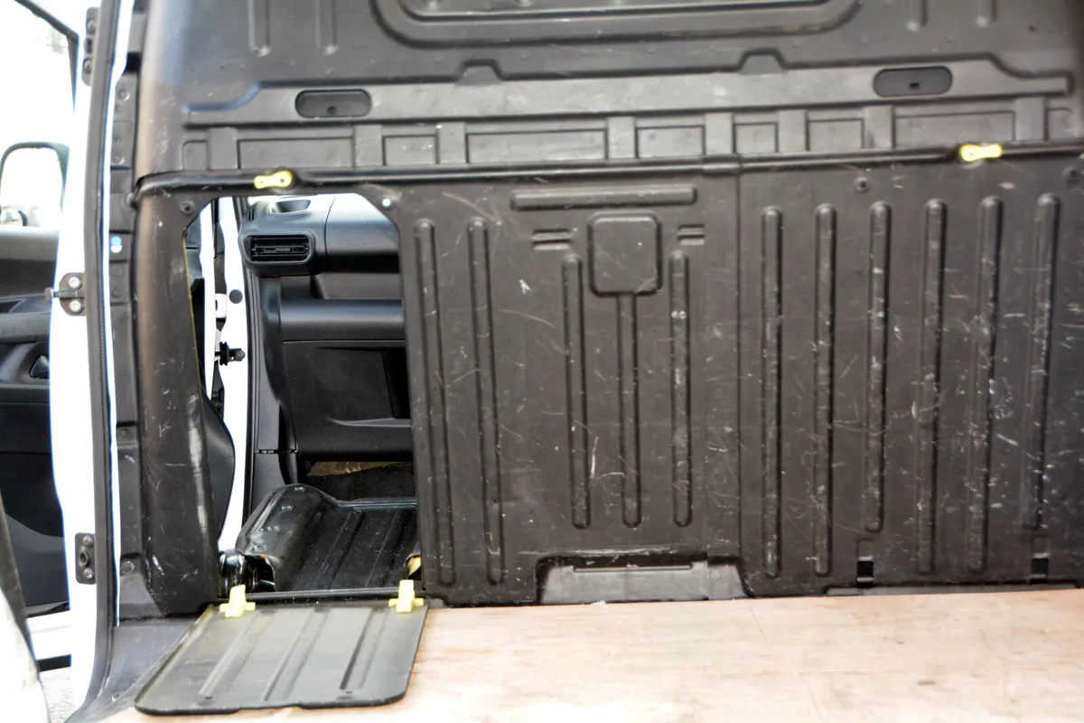 Opel Combo 3 Seats Dealer Service History - Image 3
