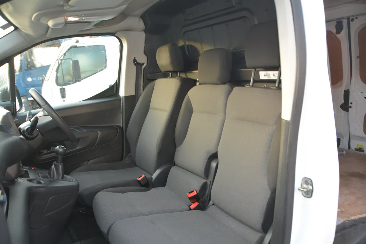 Opel Combo 3 Seats Dealer Service History - Image 4