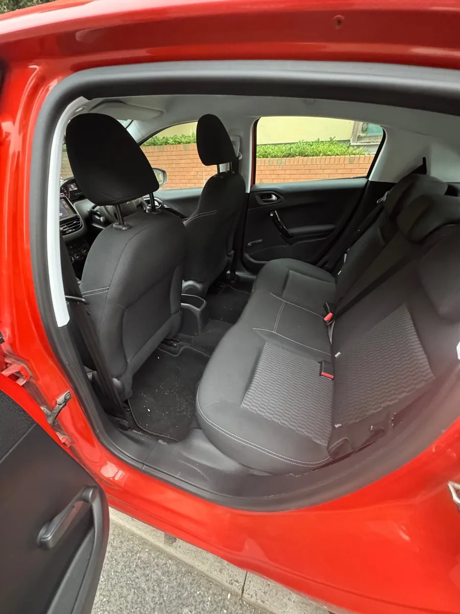 Peugeot 208 2016 - Image 2