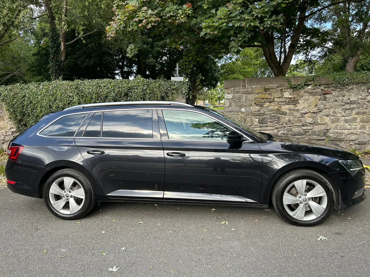2017 SKODA SUPERB STYLE AUTOMATIC ESTATE - Image 4