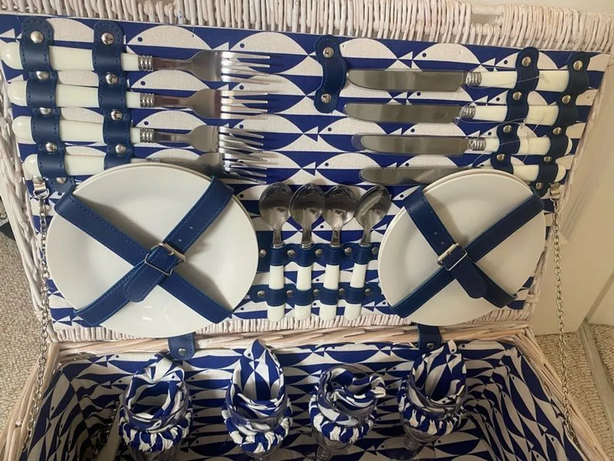 Knives and Picnic set - Image 2
