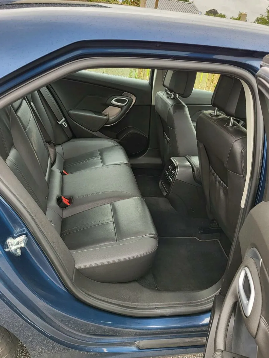 Saab 9-5 2011 - Image 2