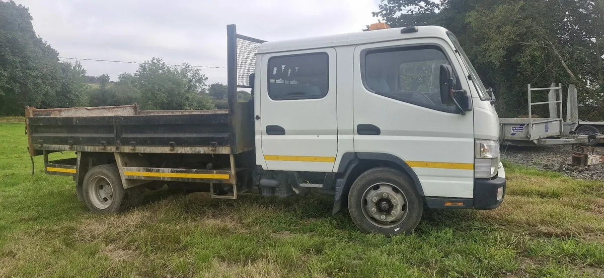 Mitsubishi Canter 7.5 tonne tipper - Image 1