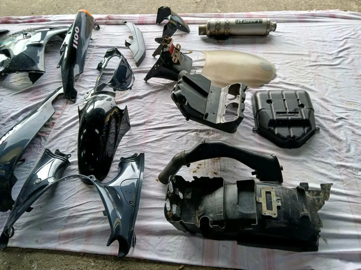 KAWASAKI ZZR 1052CC PROJECT OR PARTS - Image 3