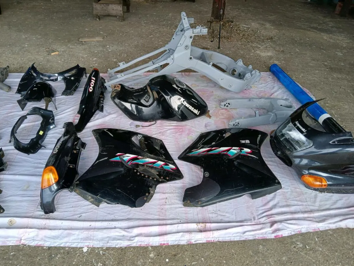 KAWASAKI ZZR 1052CC PROJECT OR PARTS - Image 4