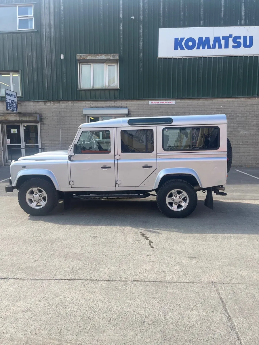 Land Rover Defender - Image 2