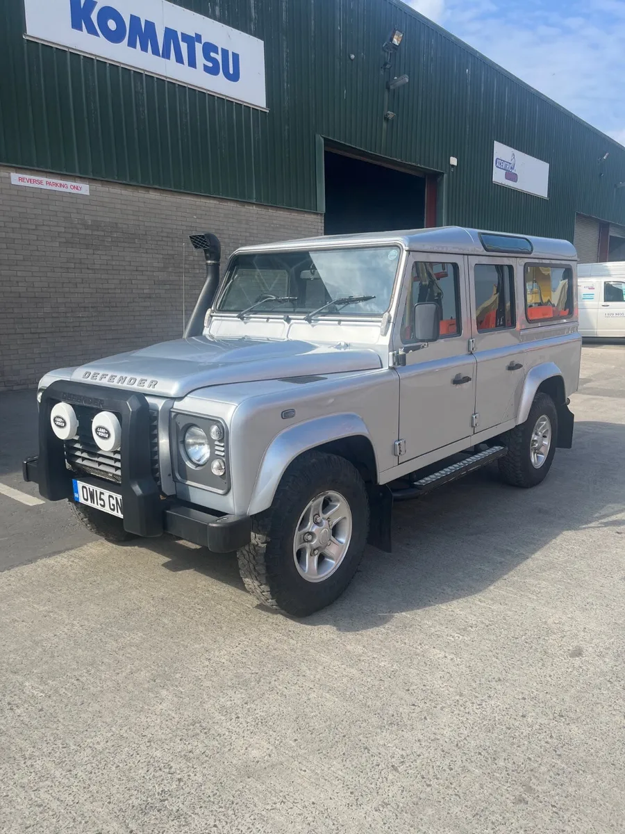 Land Rover Defender - Image 1