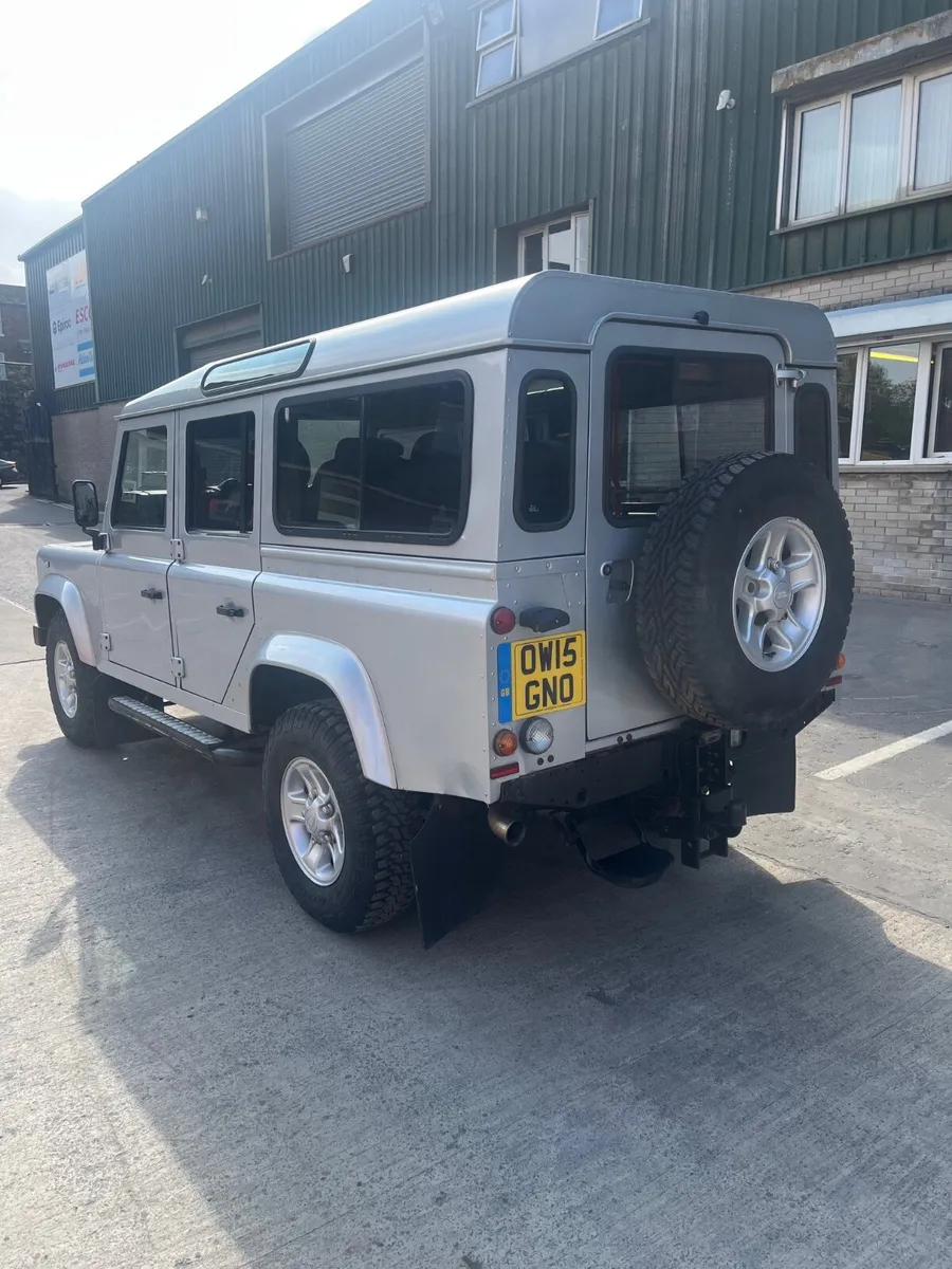 Land Rover Defender - Image 3