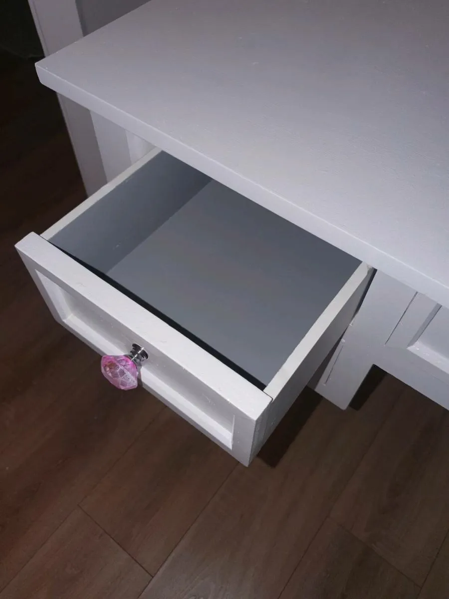 Dresser Table - Image 2
