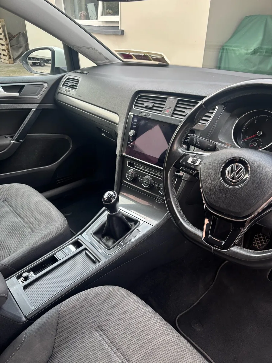 Volkswagen Golf - Image 4