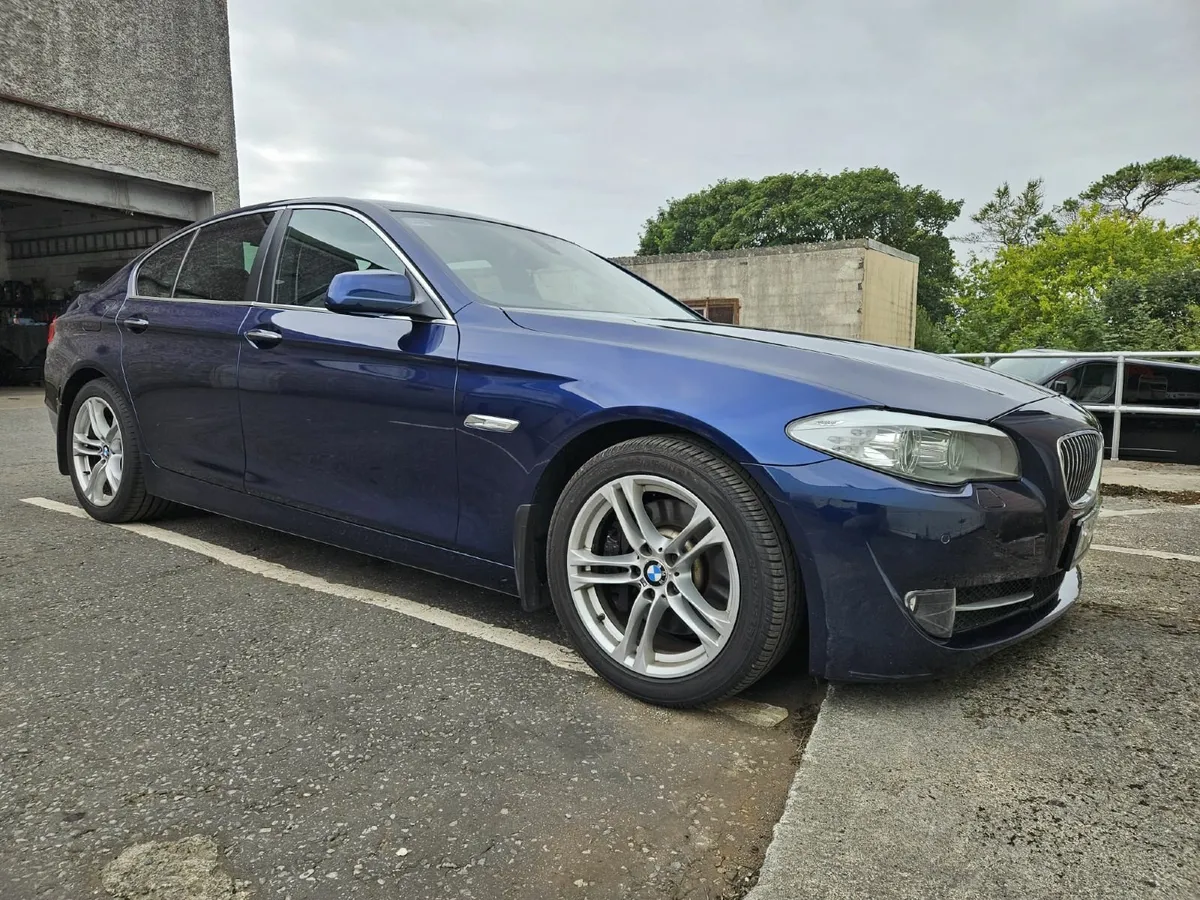 BMW 5-Series 2010 - Image 3