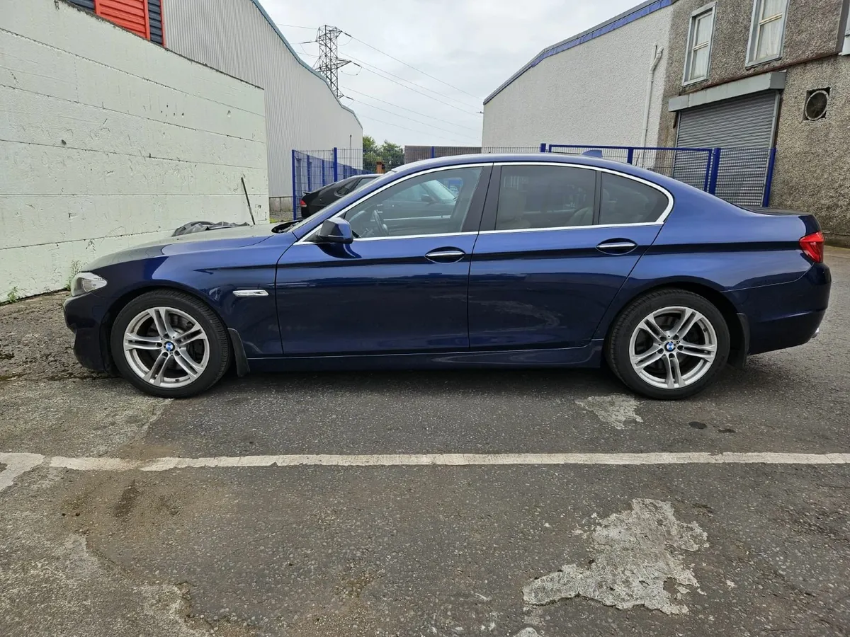 BMW 5-Series 2010 - Image 4