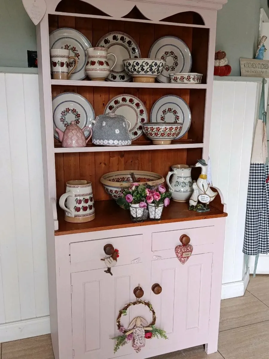 Solid kitchen dresser delivery arranged - Image 2