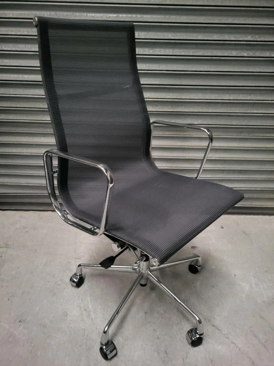 High Back/Deep Seat Boardroom Chairs. Mint. - Image 1