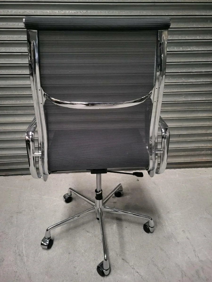 High Back/Deep Seat Boardroom Chairs. Mint. - Image 4
