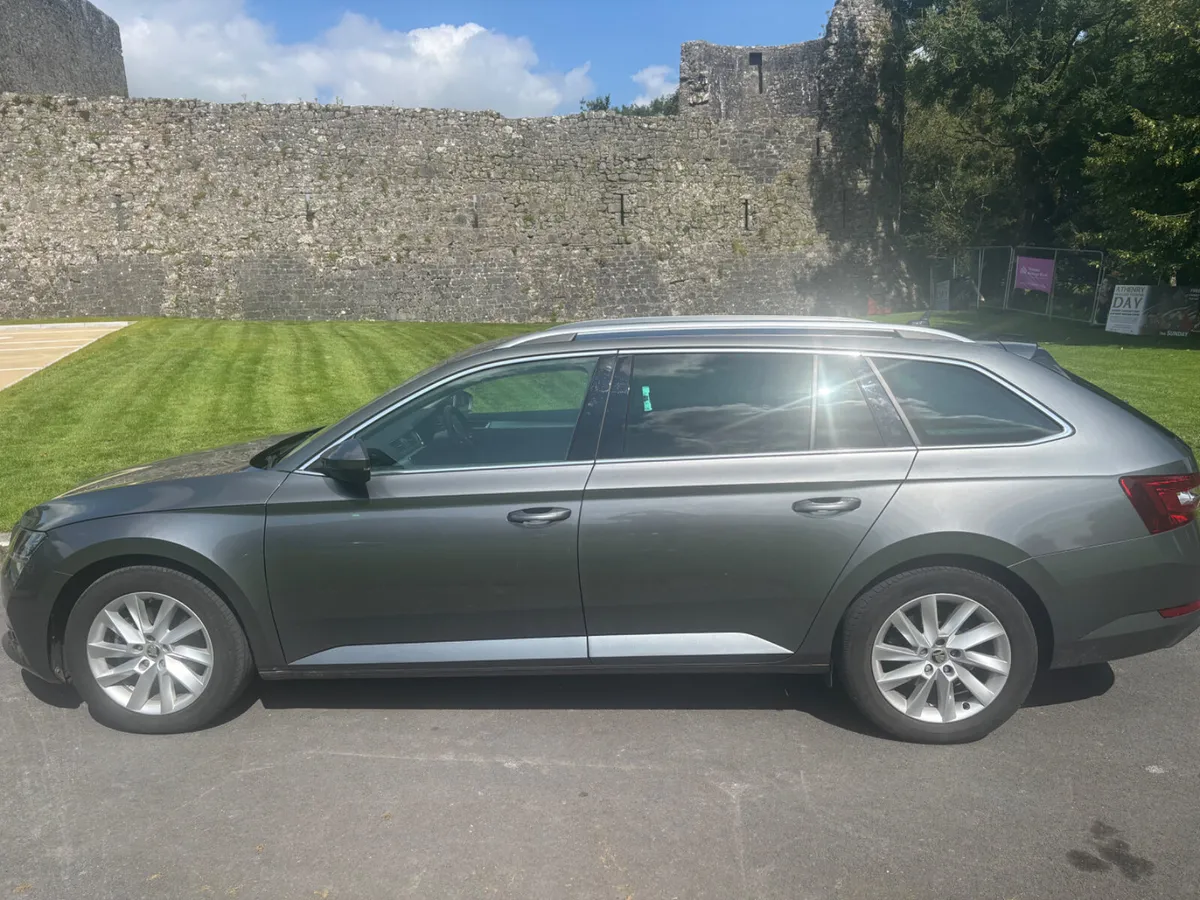 Skoda Superb SE Technology Estate PHEV (232) - Image 3