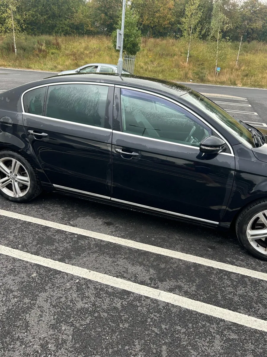 2014 Volkswagen Passat R line - Image 2