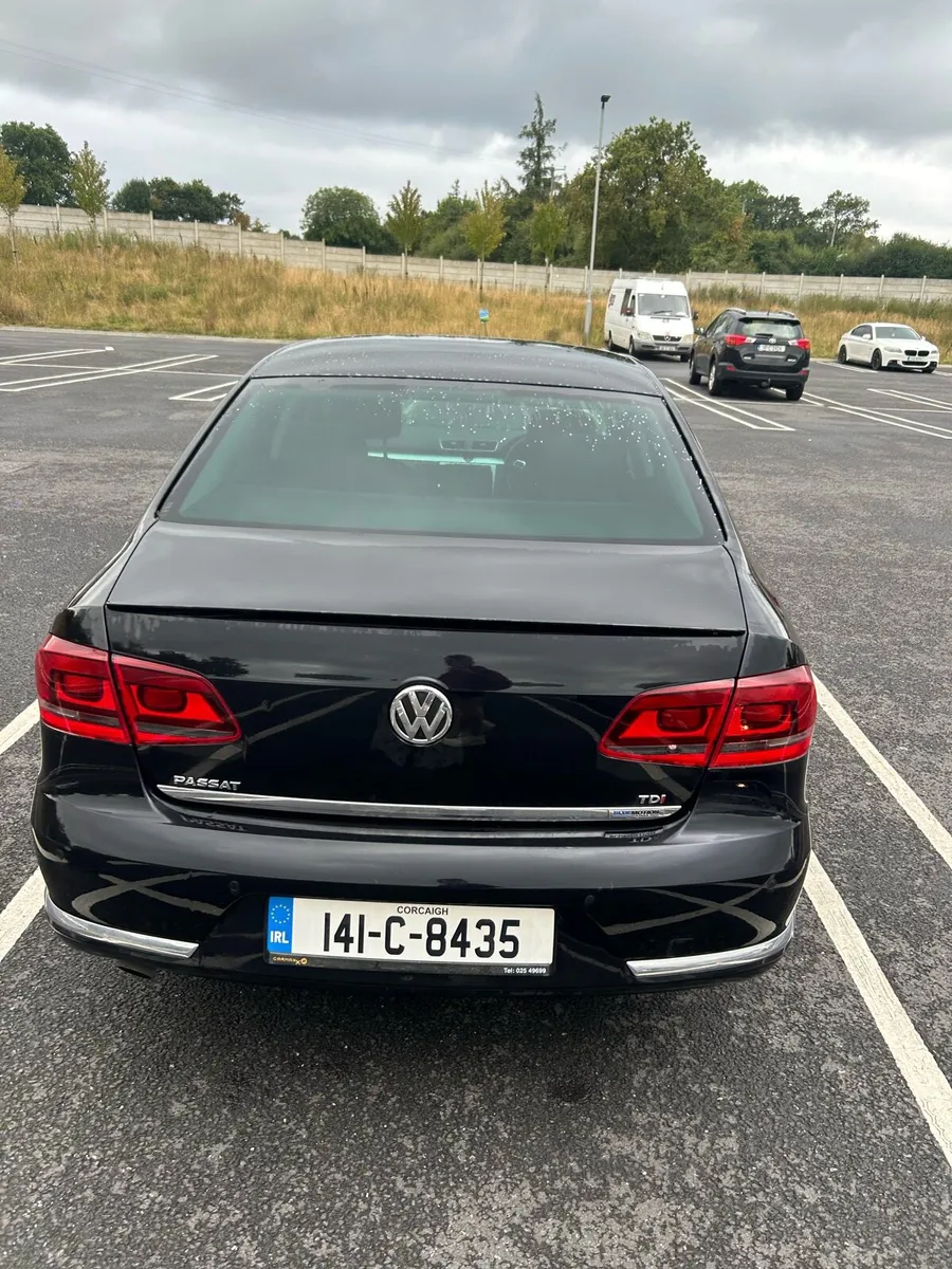 2014 Volkswagen Passat R line - Image 3