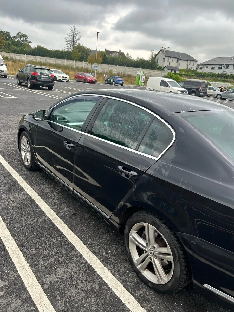 2014 Volkswagen Passat R line - Image 4