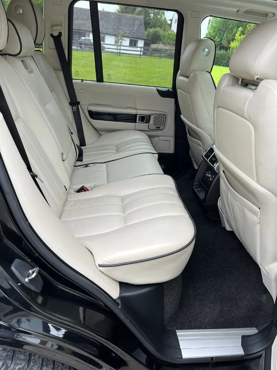 Land Rover Range Rover 2011 - Image 2