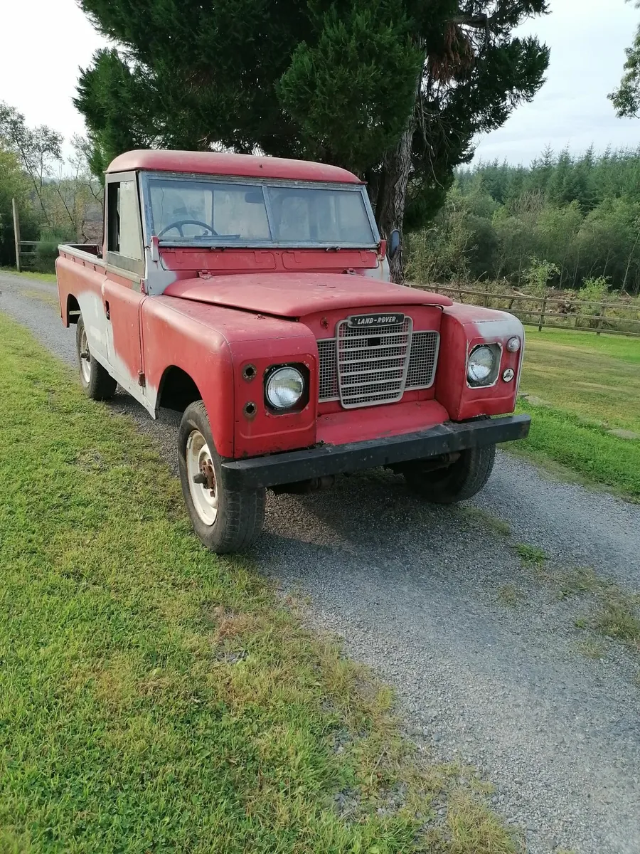 Land Rover - Image 1